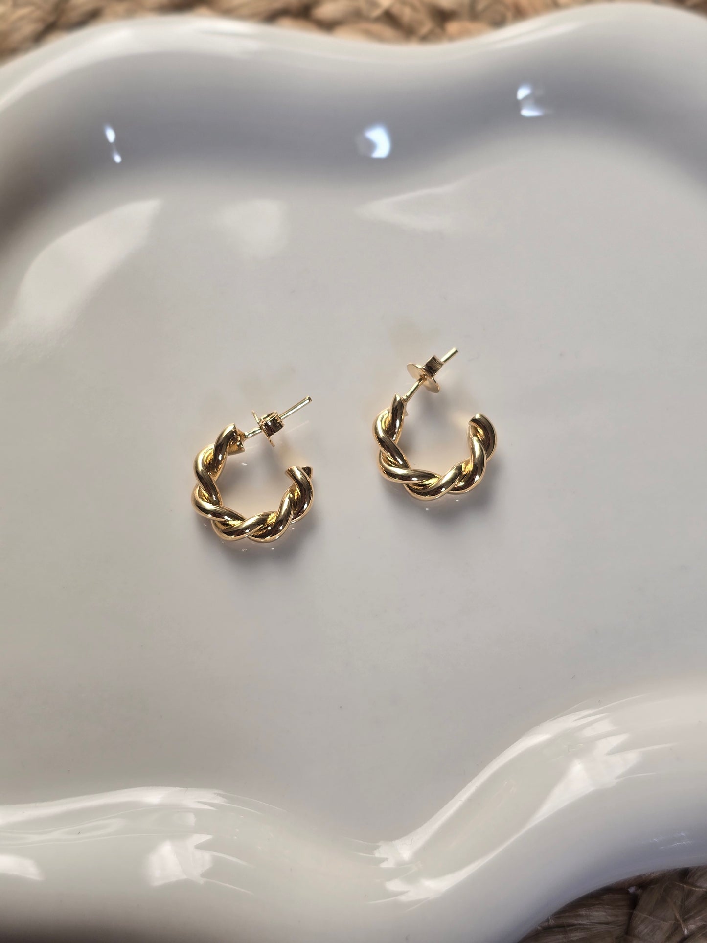 Lily Twist Hoop Earrings