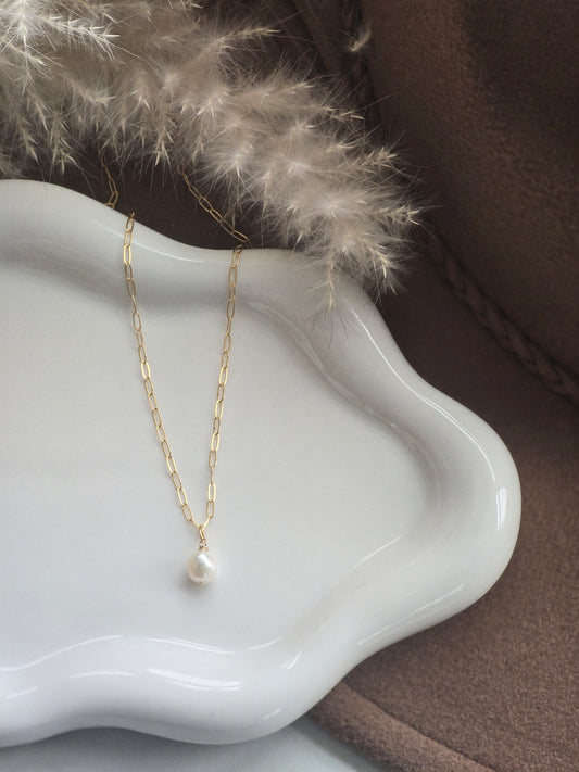 Dainty Pearl Necklace